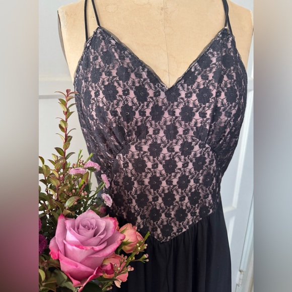 Vintage J. Peterman black lace sexy nightgown, roomy, comfy, vamp, sleepwear - Picture 3 of 11